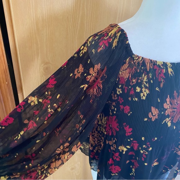 Aritzia Wilfred • Talence Off The Shoulder Floral Blouse in Black/Rose - Picture 12 of 12